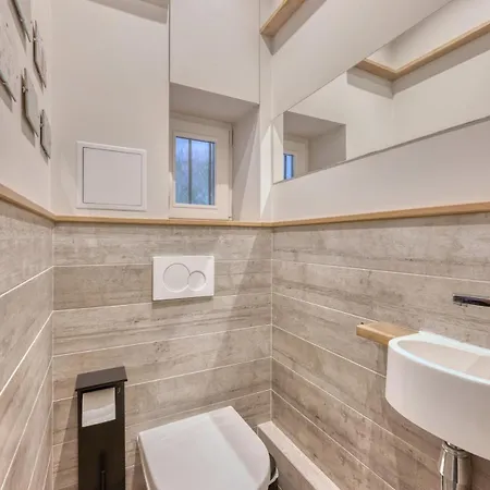 Charming Two-room With Terrace In Saint-germain-des-pres *